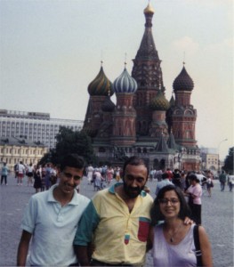 Mario e la sua famiglia nella Piazza Rossa a Mosca - 1989